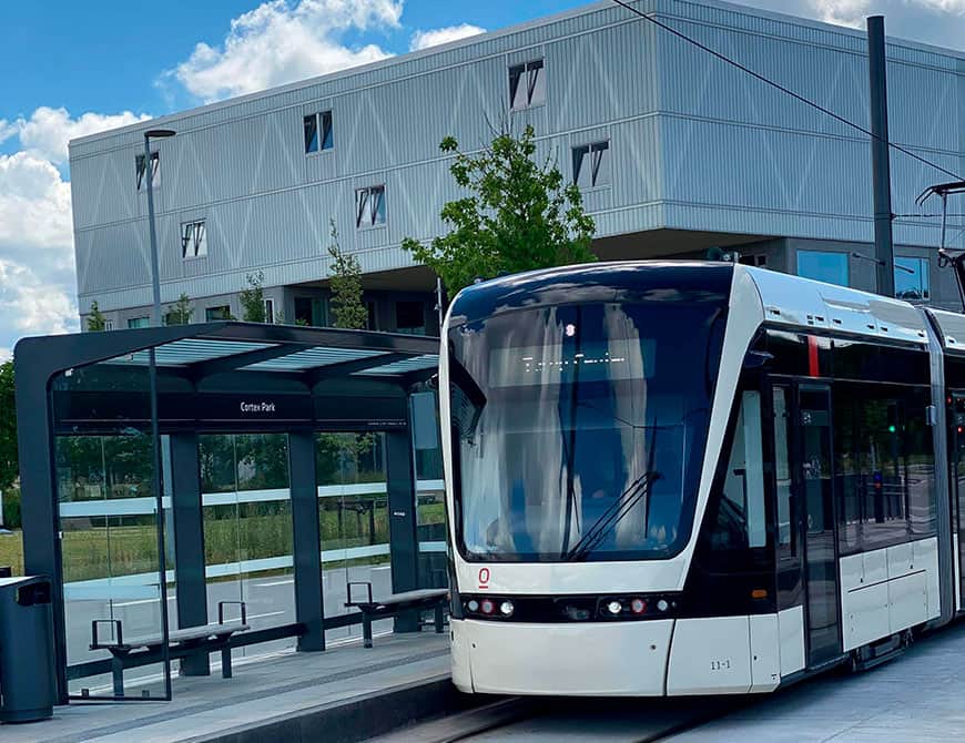 Letbane lige foran hovedindgangen til  Videnbyen